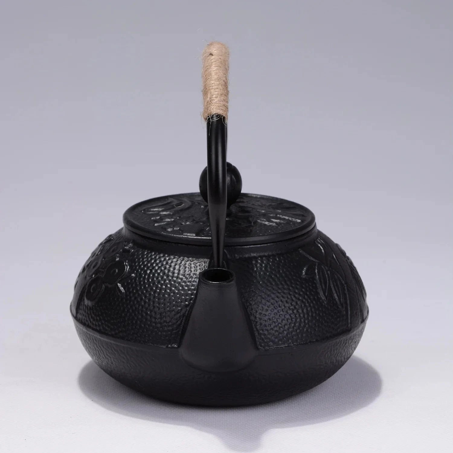 China China Japanese Cast Iron Teapot with Stainless Steel Net Infuser For Boiling Water Cooking Tea Pot Tetsubin Kettle 600ml