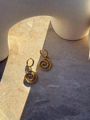 Āwhiorangi Gold Earrings by Tahana Jewellery