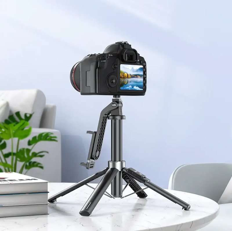 Hoco Premium 2 in 1 Selfie Stick With 1.37m QuadPod (K21) by techplus