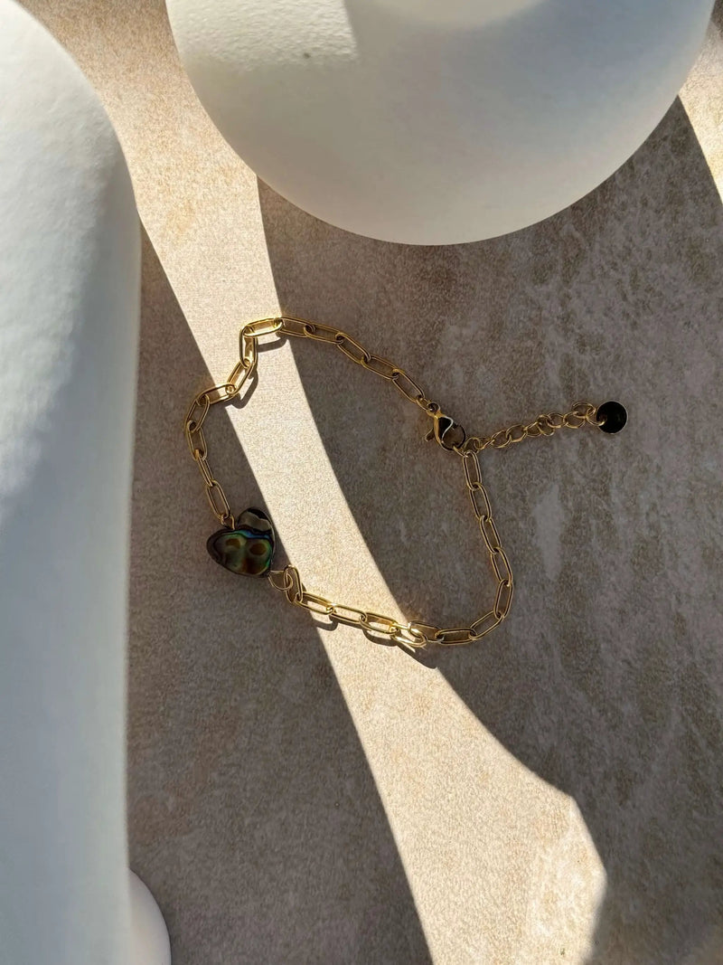 Pāua Gold Heart Bracelet by Tahana Jewellery