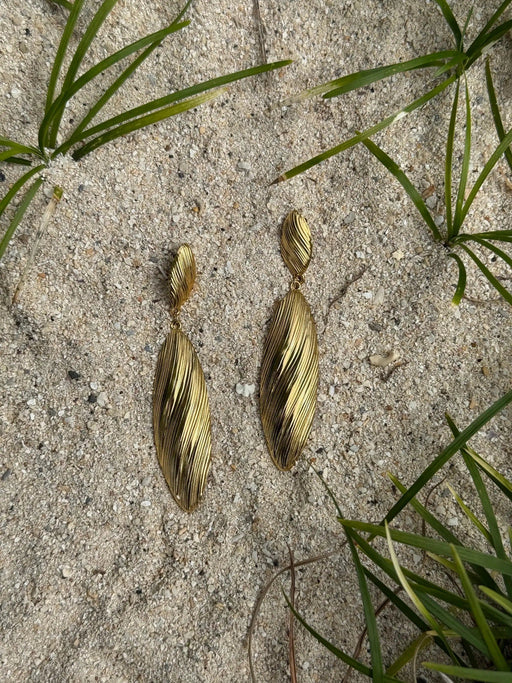 Rau Rere Gold Earrings by Tahana Jewellery