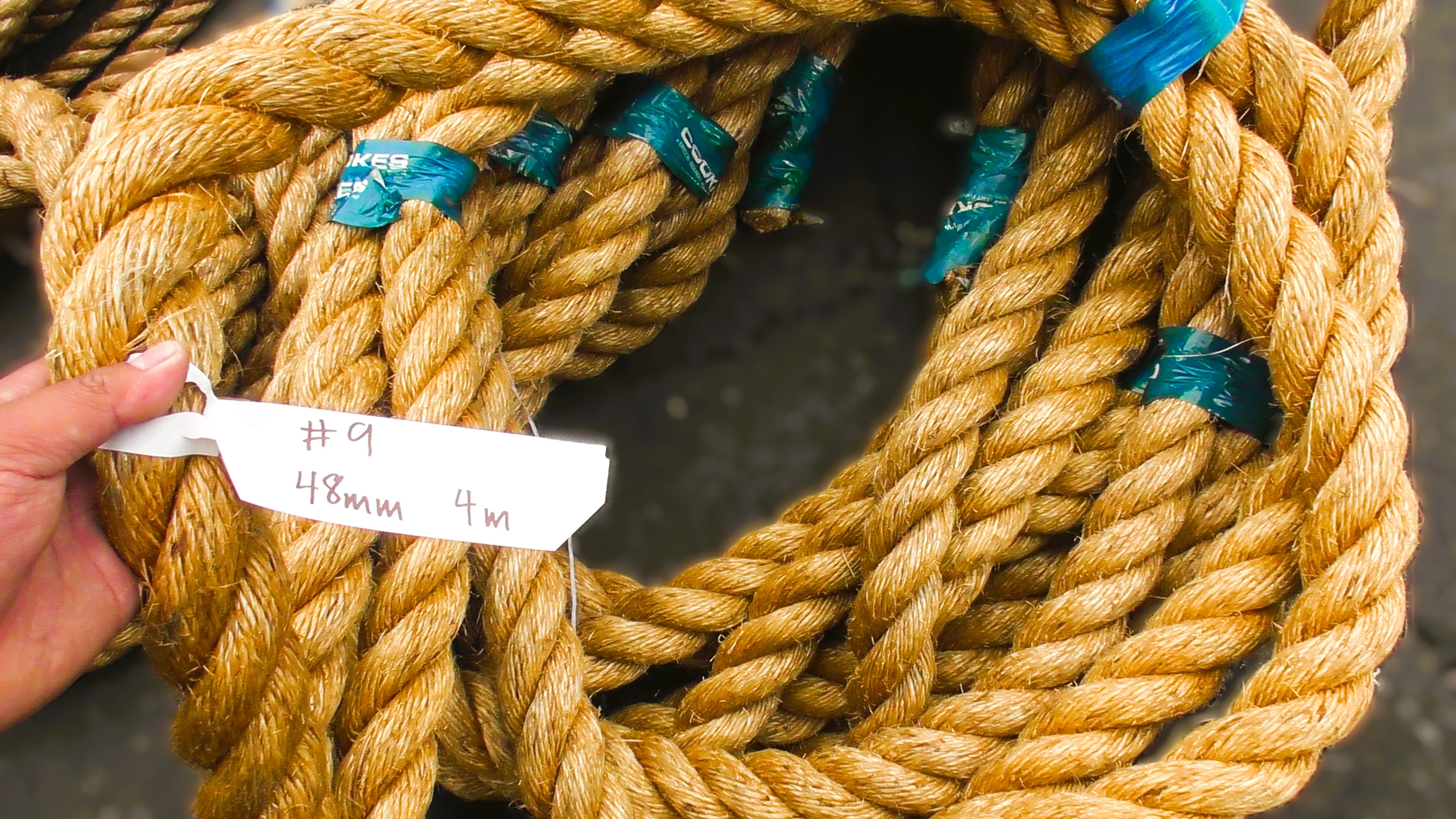Special Manila Rope Shorts 48mm - 4m displayed with a label marking the size and length of the rope.