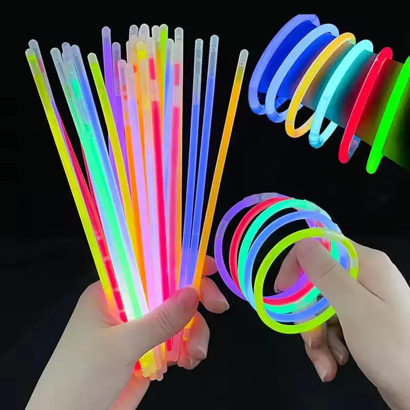 Glow Sticks (Pack of 100) by 9eight5