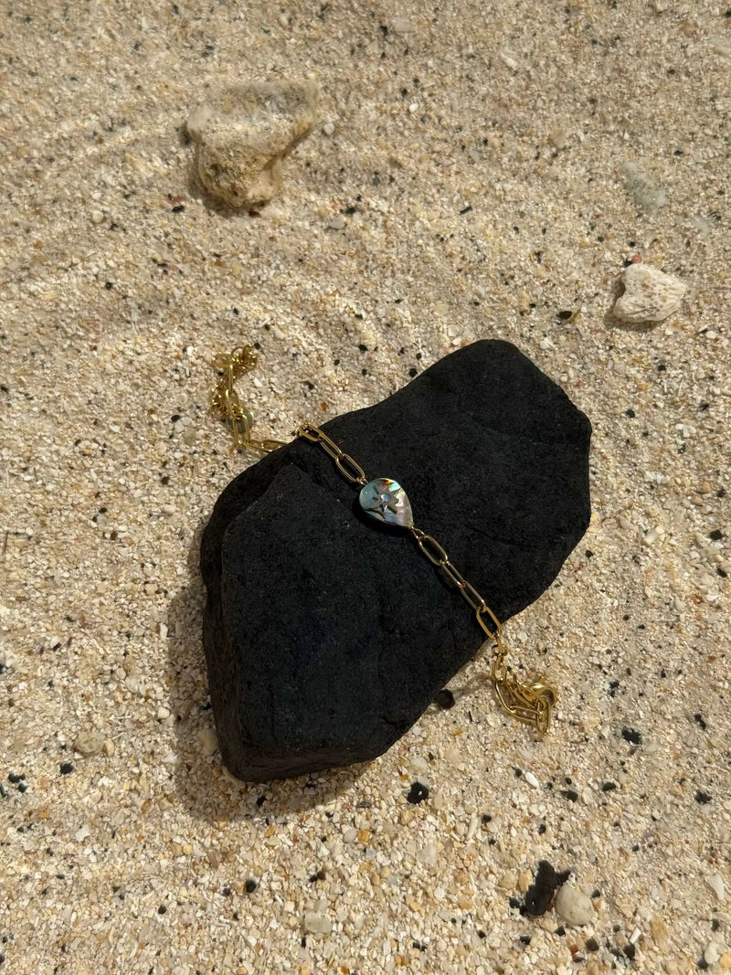 Whetū Ata Gold Bracelet by Tahana Jewellery