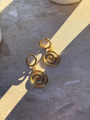 Āwhiorangi Gold Earrings by Tahana Jewellery