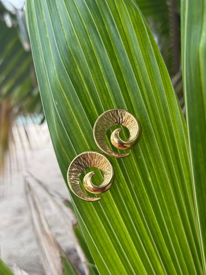Matau Kōura Gold Earrings by Tahana Jewellery