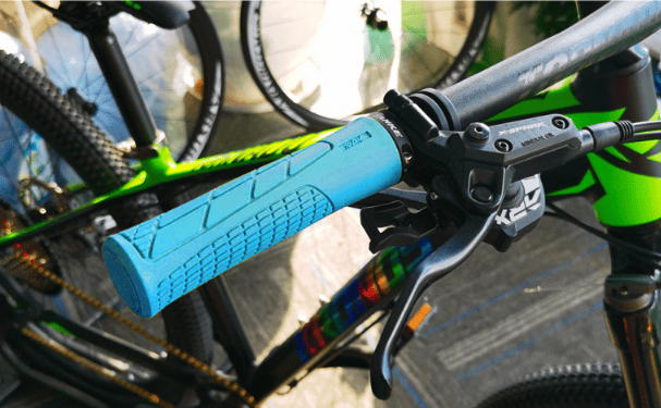 g8buynz g8buynz Mountain Bike Handlebar Grips Non-Slip MTB Handle Grips Black Mountain Bike Handlebar Grips Non-Slip MTB Handle Grips Black