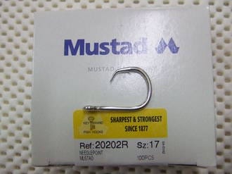 Mustad #17R x 100pc by MUSTAD
