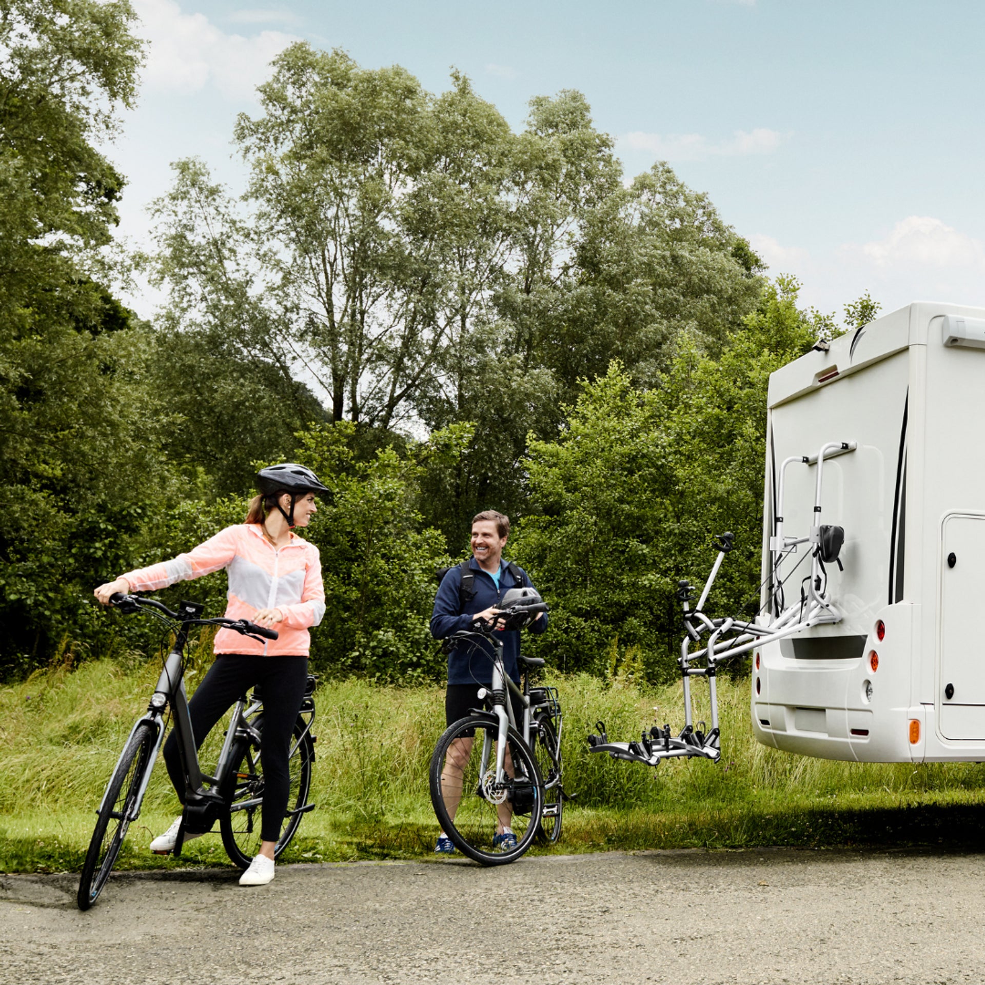 Thule Lift V16 Bike Rack - 12V Electric - Action Outdoors Kiwi