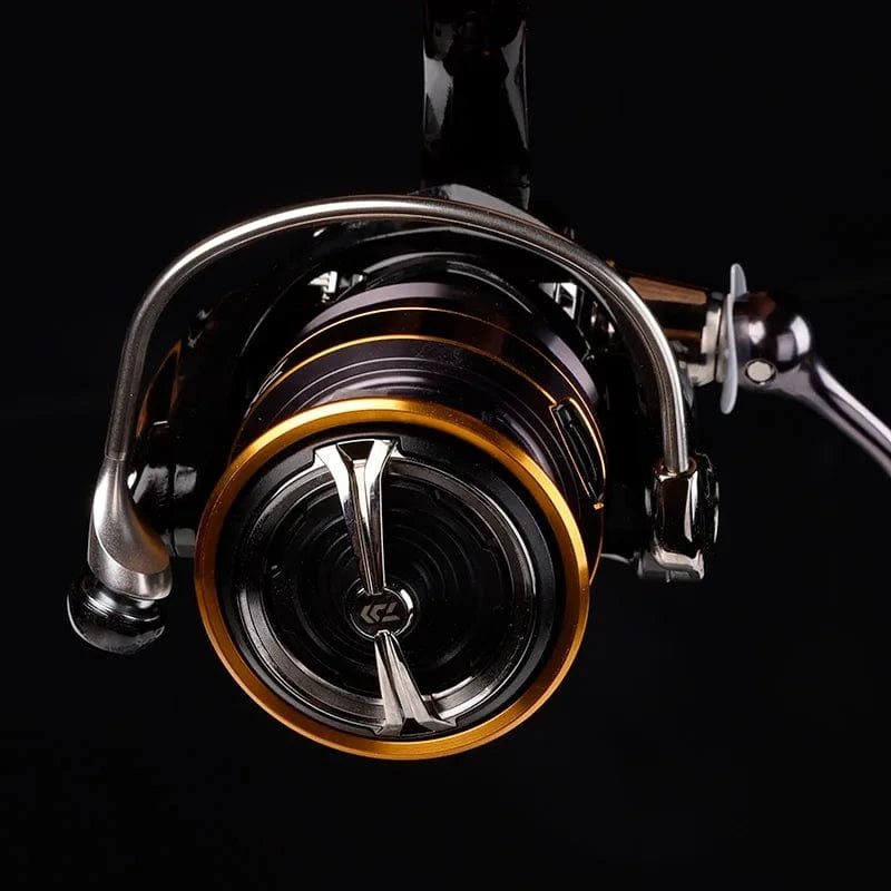 China China 2021 Daiwa Reel LEGALIS CS LT Spinning Fishing Reels 6+1BB Max Drag 12KG Spinning Wheel ZAION V Body