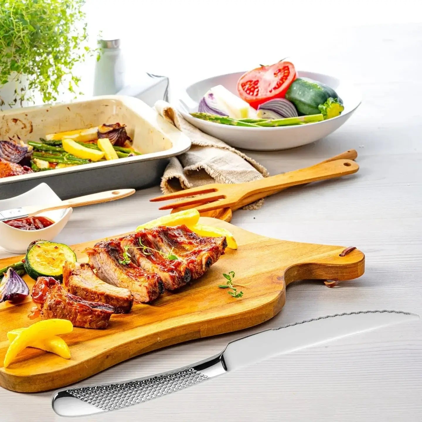 China China 9" Ultra-Sharp 2 in 1 Glossy Steak Knife Dinner Knife Set With Gold Plated Hammered Handle Table Knife Cutlery Dishwasher Safe