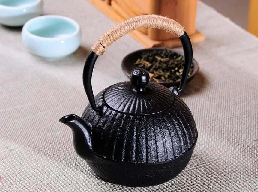 China China Japanese Cast Iron Teapot with Stainless Steel Net Infuser For Boiling Water Cooking Tea Pot Tetsubin Kettle 600ml