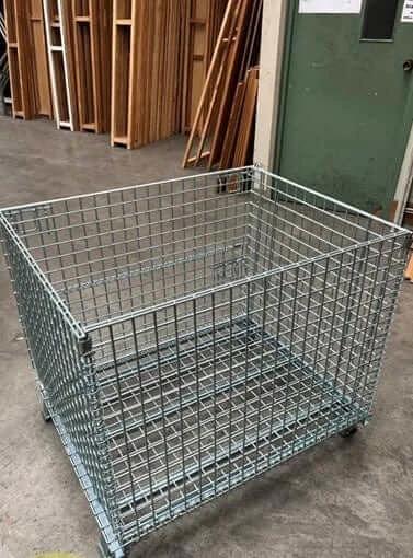 Collapsible Wire Mesh Storage Cage – Heavy-Duty 800kg Load Capacity in a warehouse setting.
