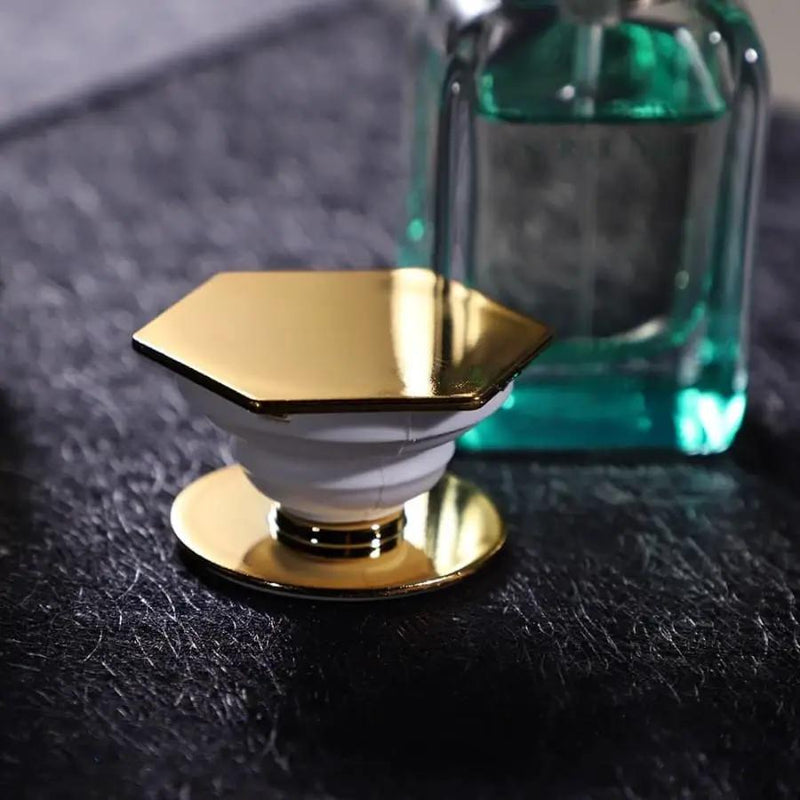 Expanding Finger Grip (Gold) by 9eight5