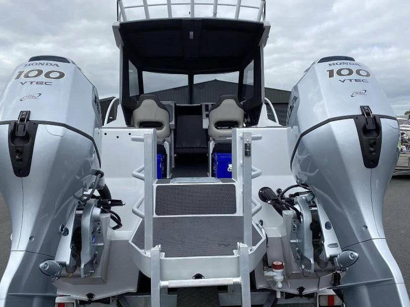MaXtek Catamaran Twin Hydraulic Steering Kit view showing dual Honda 100 VTEC engines and hydraulic steering setup.