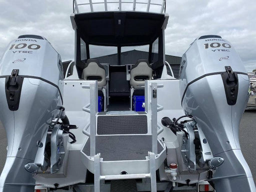 MaXtek Catamaran Twin Hydraulic Steering Kit view showing dual Honda 100 VTEC engines and hydraulic steering setup.