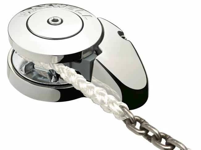 Maxwell Windlass RC6 - 24V 500W - Close-up of chrome windlass featuring rope and chain.