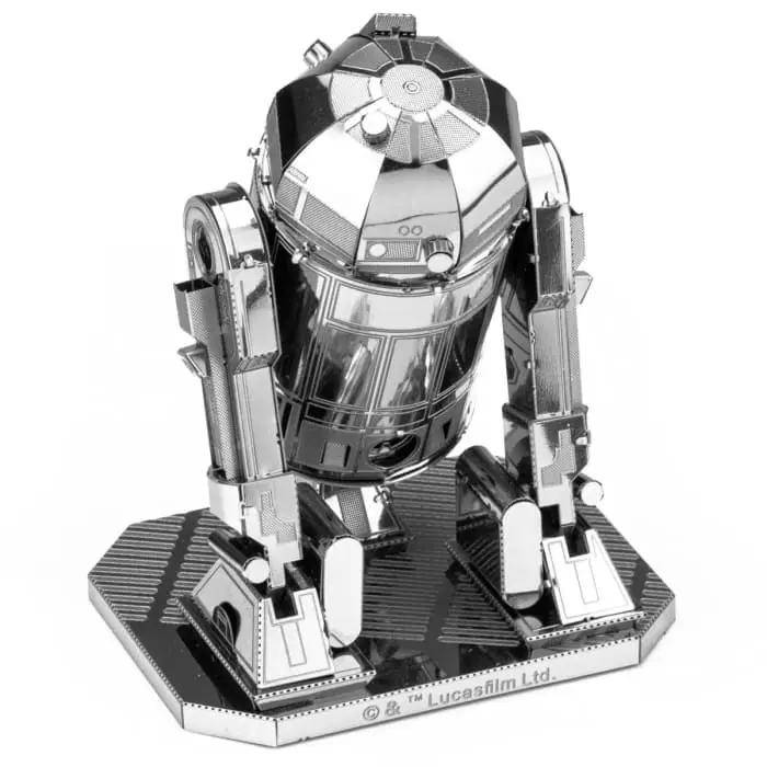 R2D2 by 9eight5