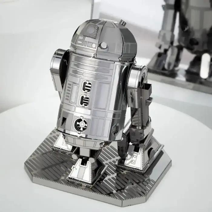 R2D2 by 9eight5