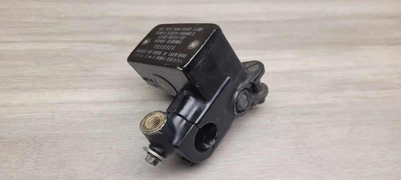 GSF250V Front brake master cylinder by Motor Morgue