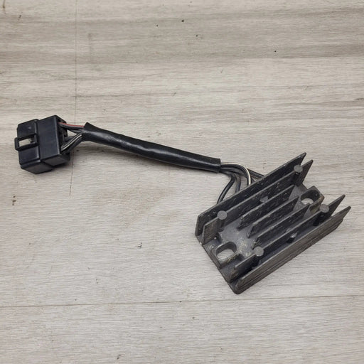 GSF250V Bandit (GJ77A) Regulator rectifier by Motor Morgue