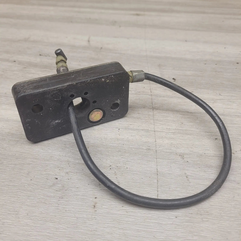GSF250 Bandit (GJ74A) Rear seat release by Motor Morgue