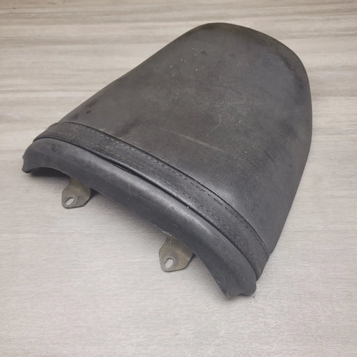 GSF250 Bandit (GJ74A) Rear seat by Motor Morgue