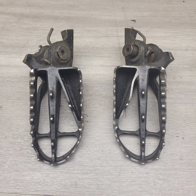 CRF250R 2008 Footpegs by Motor Morgue