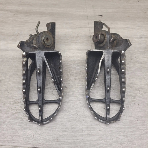 CRF250R 2008 Footpegs by Motor Morgue