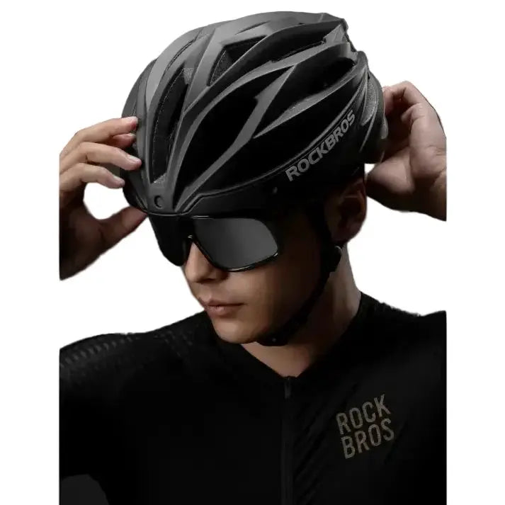 Habicare Adjustable Cycling Helmet 58–62cm with Integrated Magnetic Goggles Adjustable Cycling Helmet 58–62cm with Integrated Magnetic Goggles