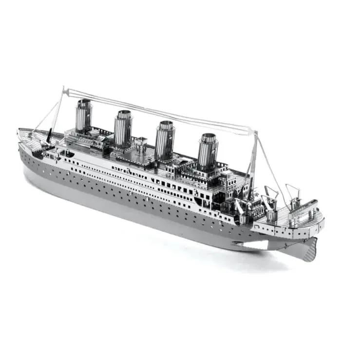 Titanic by 9eight5