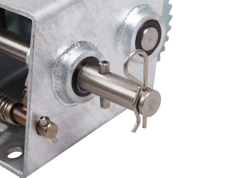 3:1 & 1:1 Manual Trailer Winch TR85700 close-up of winch component with metal gearing system.